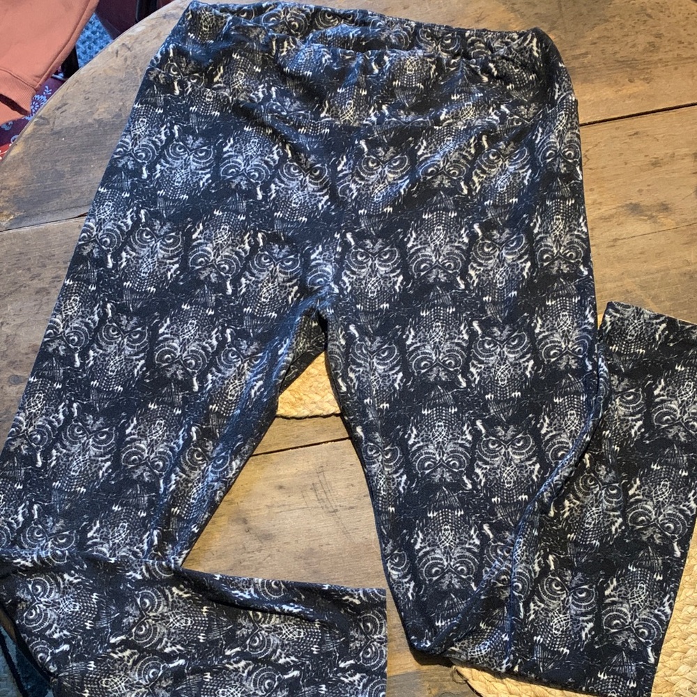 LuLaRoe Tall & Curvy Black and White Owl Patterned Leggings